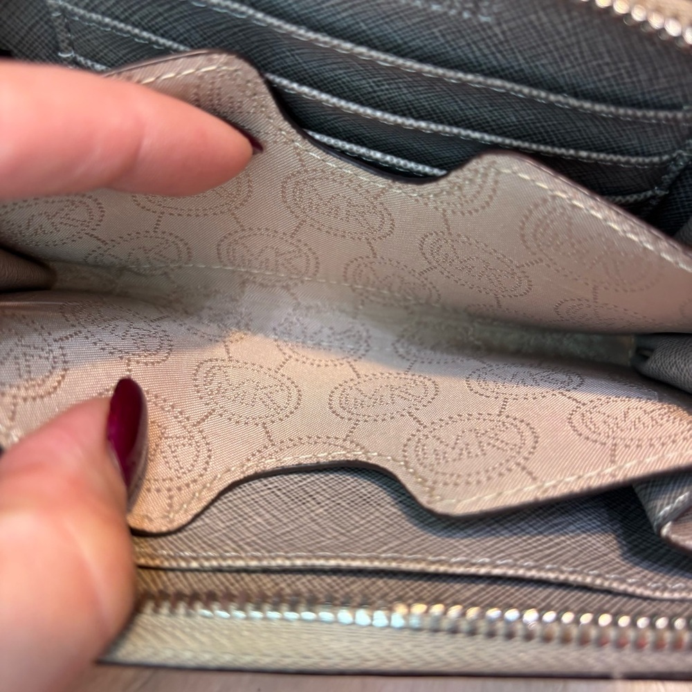 Michael Kors Wallet Pearl Gray Saffiano Leather Silver Hardware Wristlet Classic - Picture 10 of 14